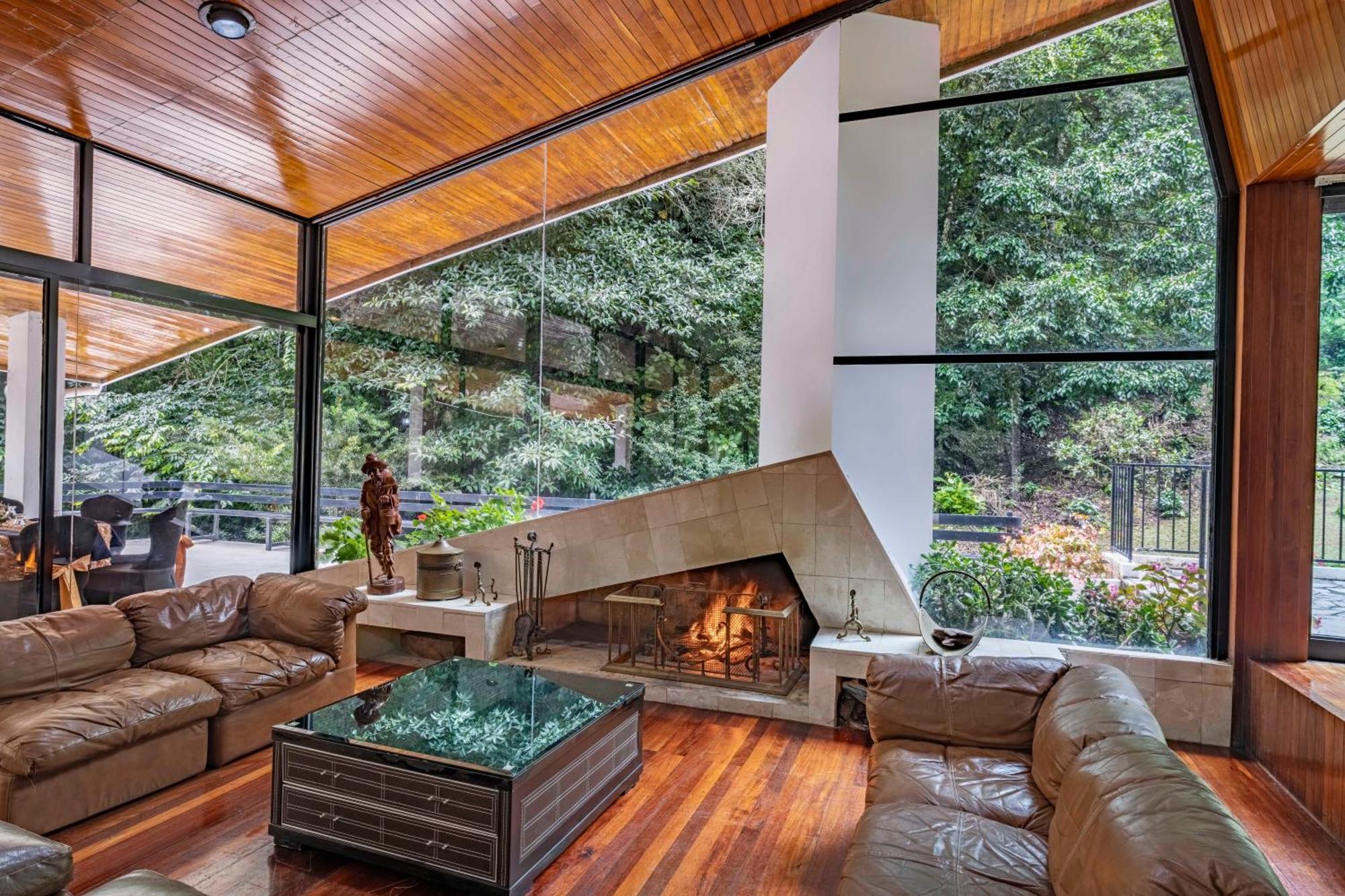 Executive Suite with Jacuzzi, Mountain View - Non Smoking